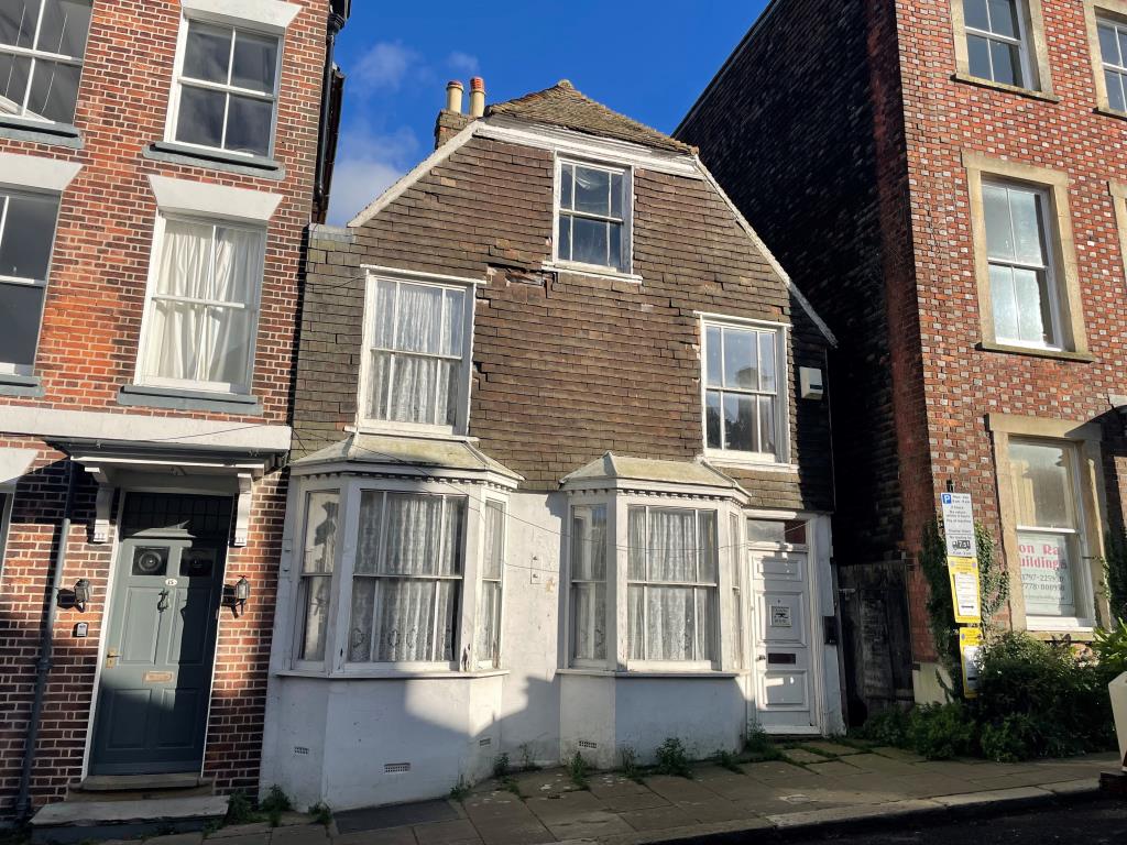 Lot: 92 - END-TERRACE HOUSE FOR REPAIR AND REFURBISHMENT - Outside of Property